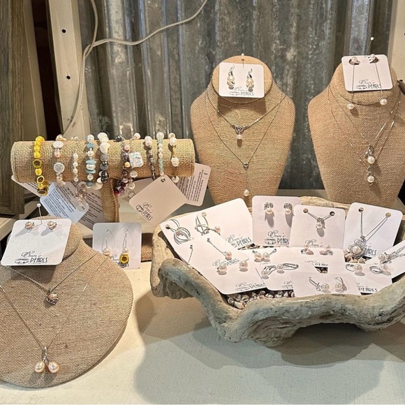 GOING LIVE TBD PDT Cali ♥️ like this listing follow to get notified - Picture 5 of 8